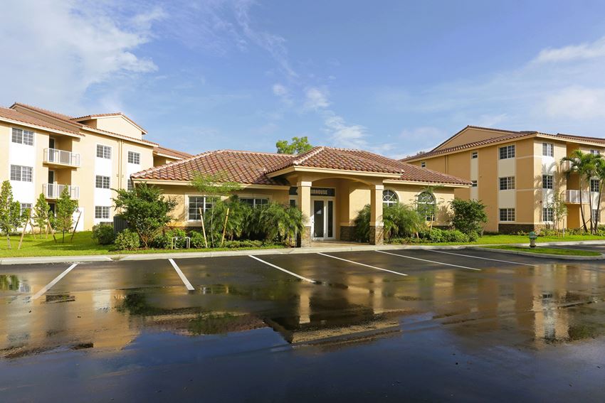 Legacy At Hollywood Apartments, 4150 Davie Road Extension, Hollywood